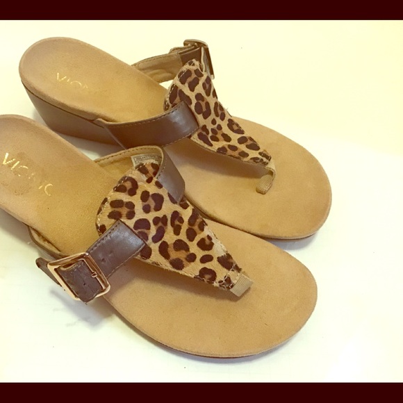 vionic leopard sandals